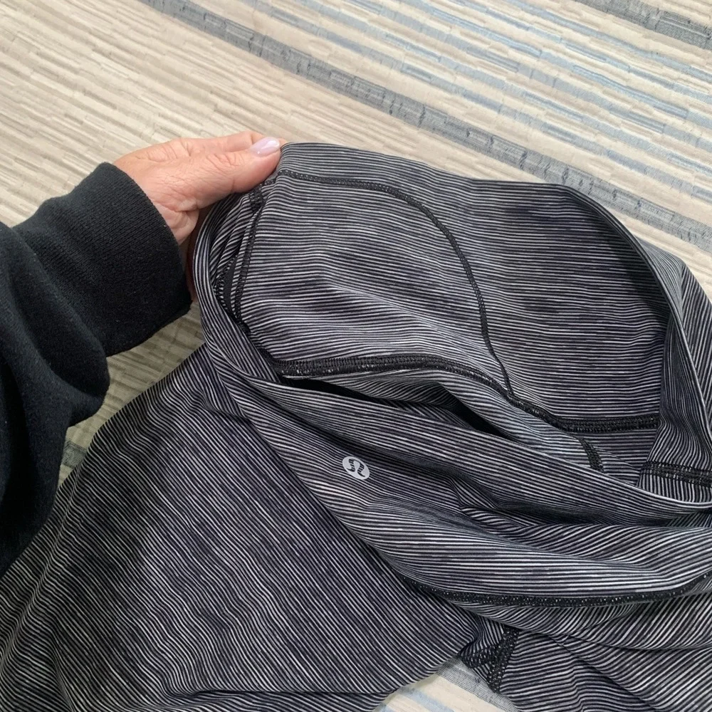 Lululemon Gray Capri with‎ inside pocket